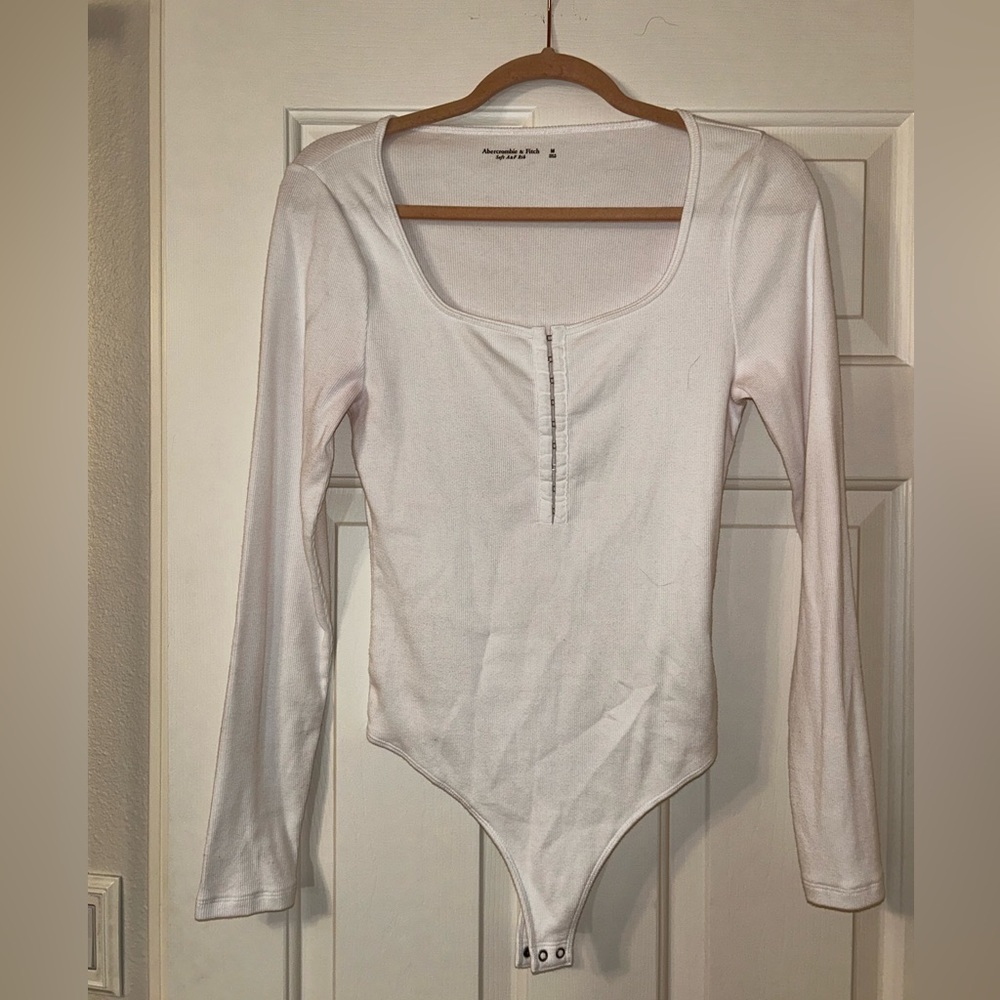 White Abercrombie scoopneck button up bodysuit